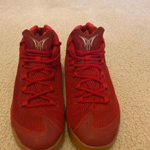 Jordan Melo M12 Red Gum, Size 8